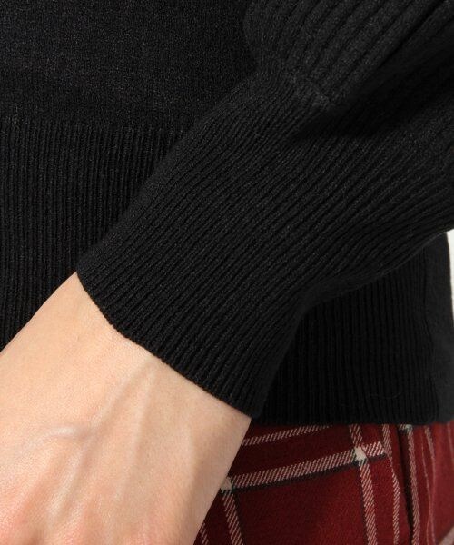 LEPSIM（レプシィム）の「【保温機能アイテム】１２Ｇソデリブクループルオーバー（トップス・レディース・ブラック/エンジ/ベージュ・Ｍ/Ｌ）」の11枚目の写真