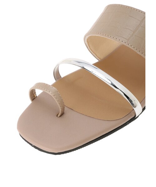 Green　Parks（グリーンパークス）の「・メタリックアクセントサンダル（シューズ・アイボリー/ブラック/グレーベージュ/パイソン・M/L）」の4枚目の写真