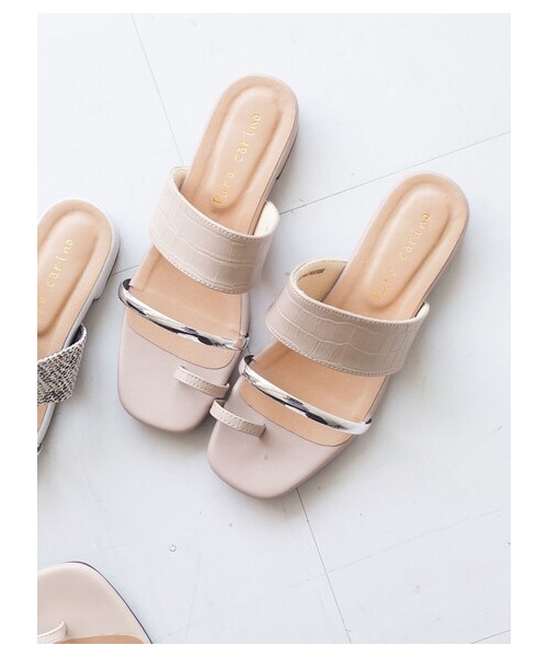 Green　Parks（グリーンパークス）の「・メタリックアクセントサンダル（シューズ・アイボリー/ブラック/グレーベージュ/パイソン・M/L）」の13枚目の写真