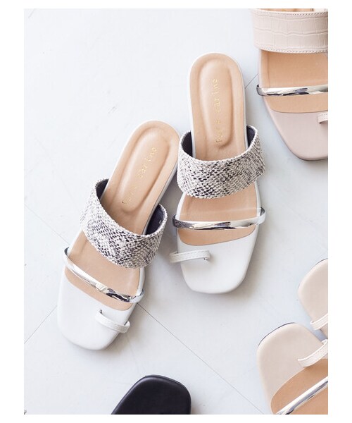 Green　Parks（グリーンパークス）の「・メタリックアクセントサンダル（シューズ・アイボリー/ブラック/グレーベージュ/パイソン・M/L）」の14枚目の写真