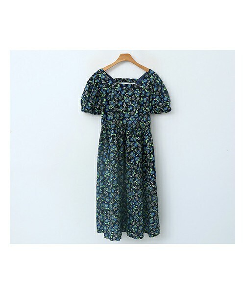 ENVYLOOK（エンビールック）の「ビビッドカラーフラワーパターンボリュームパフ半袖ワンピース（ワンピース・レディース・화이트/블랙・FREE(44-66)）」の2枚目の写真