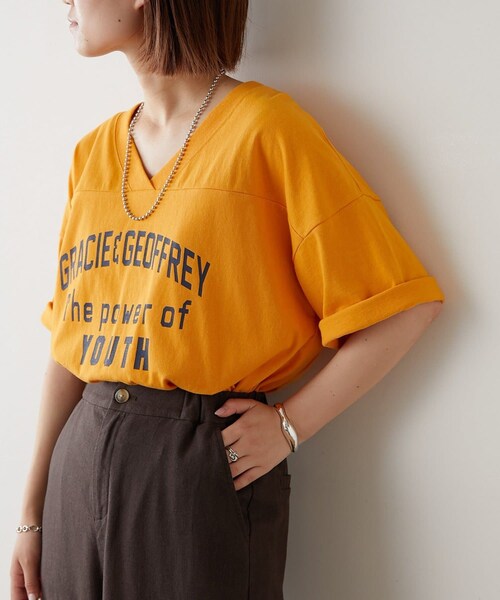 CIAOPANIC TYPY(チャオパニックティピー)の「【USAコットン】VネックフットボールカレッジプリントTee(Tシャツ/カットソー・レディース・オフホワイト/イエロー/ブルー/ダークブラウン・ONE)」の3枚目の写真