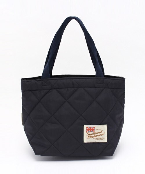 Traditional Weatherwear（トラディショナルウェザーウェア）の「Traditional Weatherwear キルティングナイロントート（トートバッグ・レディース・ブラック/ネイビー/グリーン/ブルー系その他・FREE）」の4枚目の写真