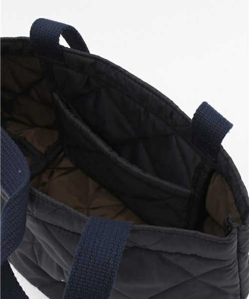 Traditional Weatherwear（トラディショナルウェザーウェア）の「Traditional Weatherwear キルティングナイロントート（トートバッグ・レディース・ブラック/ネイビー/グリーン/ブルー系その他・FREE）」の12枚目の写真