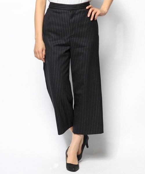 MID by MIDWEST（ミッド バイ ミッドウエスト）の「MIDbyMIDWEST　クロップドワイドパンツ（その他パンツ・レディース・ネイビー・1/2）」の2枚目の写真