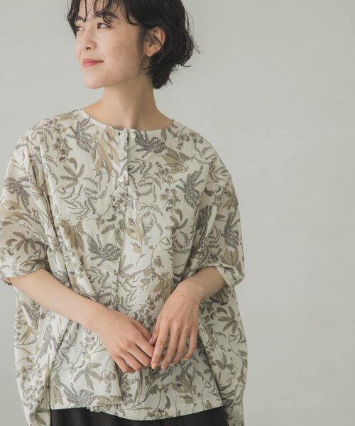 kenmama様 かぐれ リーフプリント ワイドブラウス ボタニカル 花柄 かぐれ（カグレ）の「リーフプリントワイドブラウス（）」 - WEAR