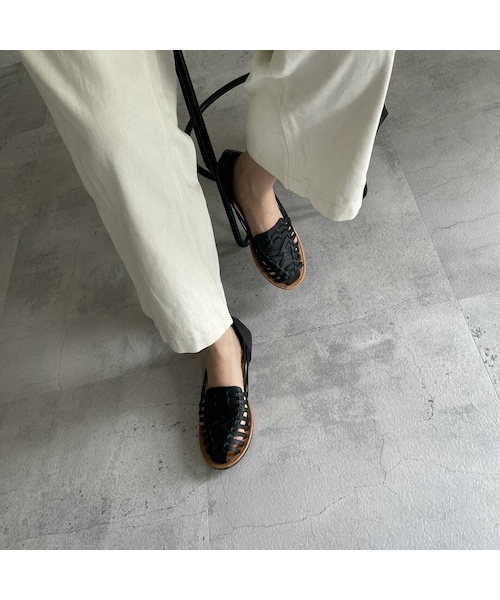 copine（コピン）の「編み込みメッシュのグルカサンダル(2color/2size)（サンダル・レディース・ブラウン/ブラック・M(23〜23.5cm)/L(24~24.5cm)）」の2枚目の写真