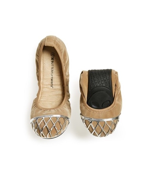 ZARA（ザラ）の「BUTTERFLY TWISTS 'Zara' Folding Ballerina Flat (Women)（シューズ・レディース・Taupe/Black・7 M/9 M/6 M/10 M/8 M/5 M/11 M）」の2枚目の写真