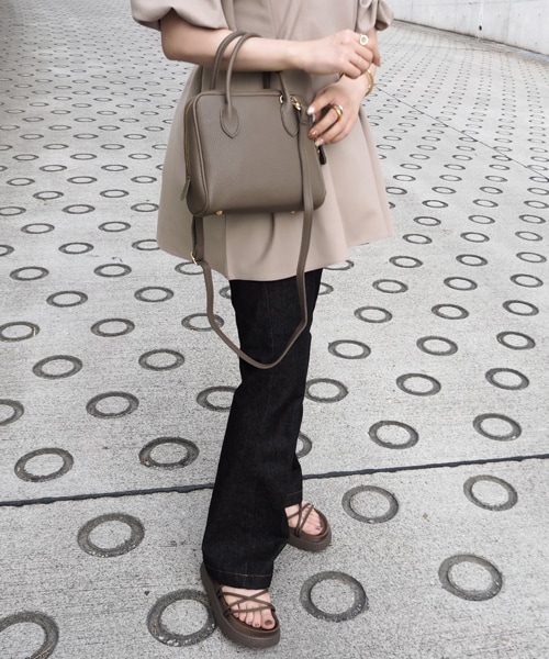 LAULEN（ローレン）の「square mini bag（ハンドバッグ・レディース・グリーン/アイボリー/グレージュ/ブラック・onesize）」の4枚目の写真