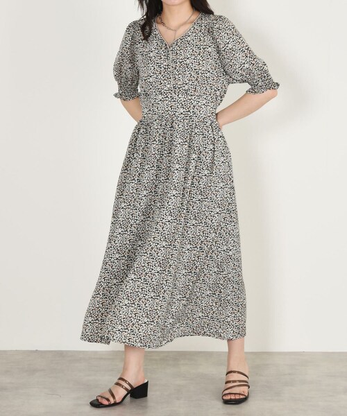 w closet（ダブルクローゼット）の「パイピングワンピース（ワンピース/ドレス・レディース・ブルー/ベージュ/オフホワイト/ブラック・FREE）」の4枚目の写真