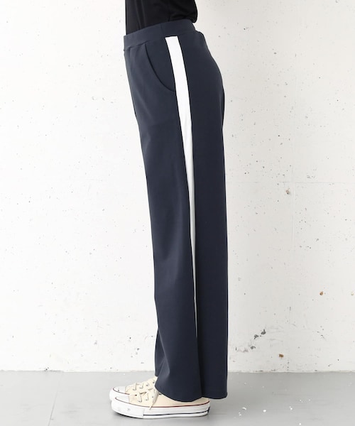 DANSKIN（ダンスキン）の「DANSKIN 別注ライン入りワイドパンツ