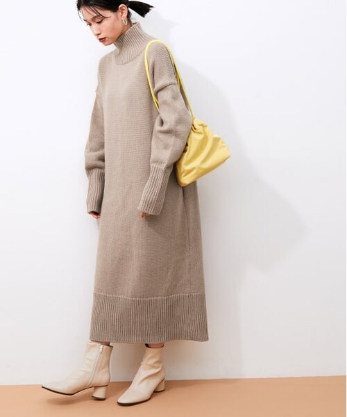 ADAM ET ROPE'（アダムエロペ）の「【WEB限定】タートルバックスリットニットワンピース（ワンピース/ドレス・レディース・ネイビー/ベージュ/チャコール/ブラウン系・F）」の2枚目の写真