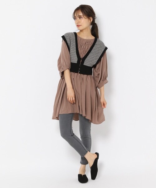 mysty woman（ミスティウーマン）の「Vスリットフラットミュール（シューズ・アイボリー/ブラック/カウガラ）」の12枚目の写真