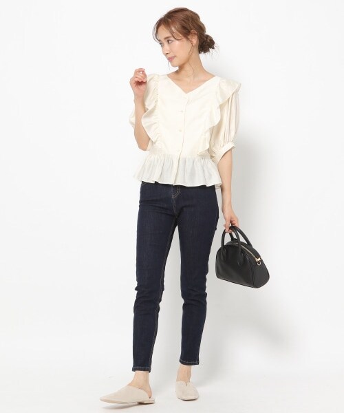 mysty woman（ミスティウーマン）の「Vスリットフラットミュール（シューズ・アイボリー/ブラック/カウガラ）」の6枚目の写真