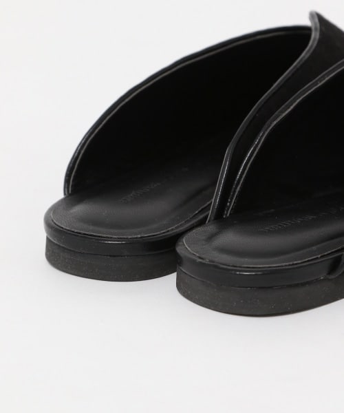 mysty woman（ミスティウーマン）の「Vスリットフラットミュール（シューズ・アイボリー/ブラック/カウガラ）」の16枚目の写真