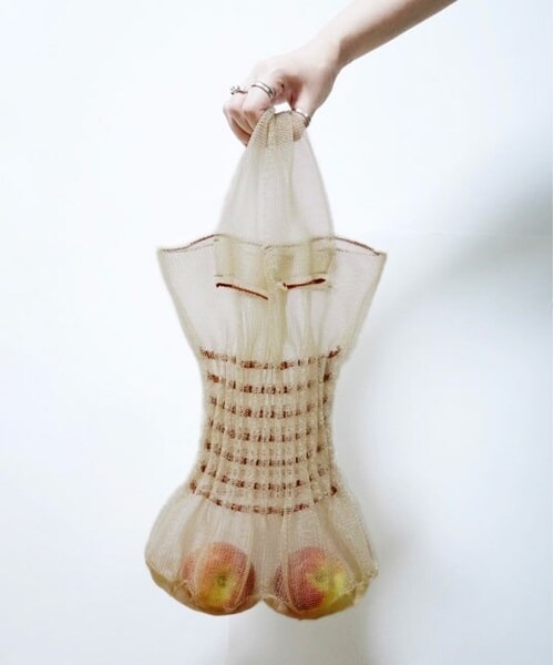 ADAM ET ROPE'(アダムエロペ)の「【malamute】sherbet bag(バッグ・レディース・ブラック/ベージュ/ライトグリーン・F)」の2枚目の写真