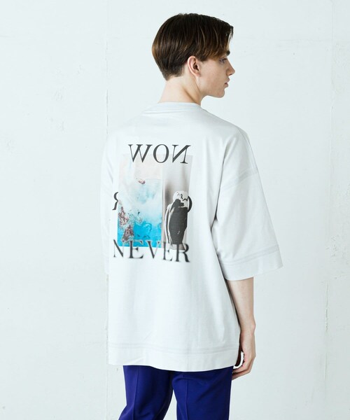 Lui's(ルイス)の「NOW NEVER バックプリントBigカットソー(Tシャツ/カットソー・メンズ・エクリュ/ホワイト/ライトグレー・F)」の1枚目の写真