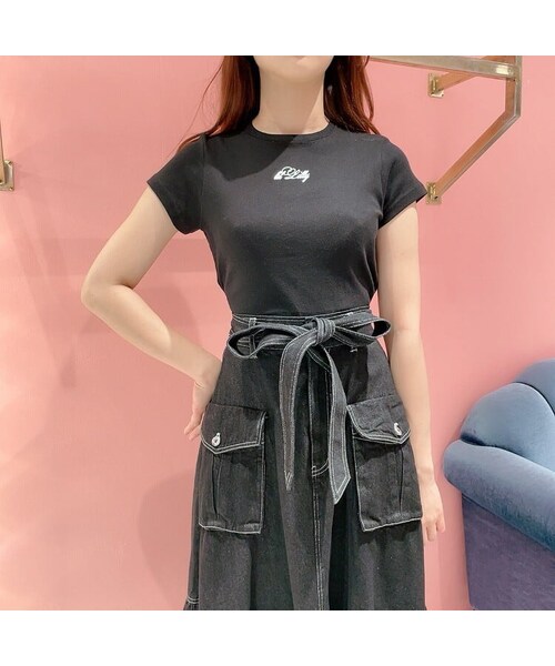 lilLilly（リルリリー）の「メタリックロゴTシャツ（トップス・レディース・WHITE/PINK/BLUE/BLACK）」の4枚目の写真