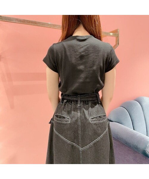 lilLilly（リルリリー）の「メタリックロゴTシャツ（トップス・レディース・WHITE/PINK/BLUE/BLACK）」の5枚目の写真