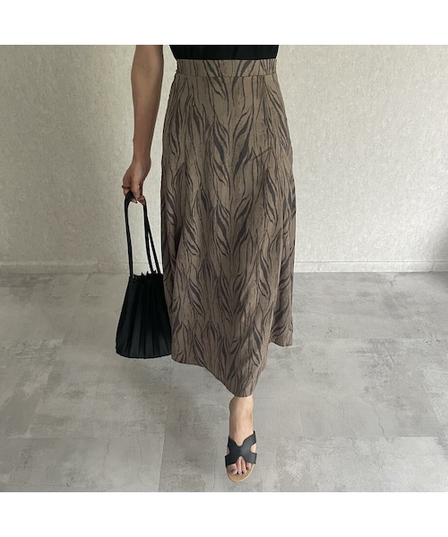 copine(コピン)の「ゼブラ柄マーメイドスカート (2color)(スカート・レディース・アイボリー/モカ・ワンサイズ)」の2枚目の写真