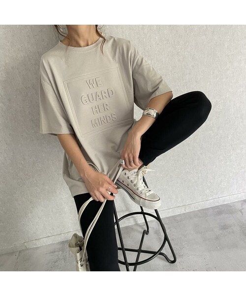 copine（コピン）の「シンプルエンボスTシャツ(2color)（シャツ/ブラウス・レディース・オフホワイト/グレージュ・ワンサイズ）」の2枚目の写真