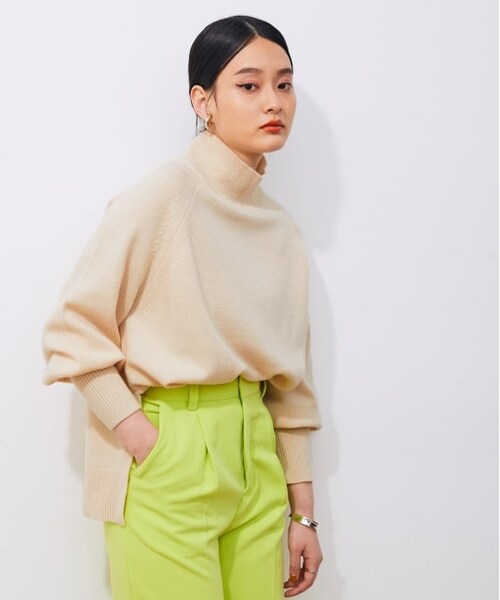 ADAM ET ROPE'(アダムエロペ)の「ウールクロップドタートルプルオーバー(トップス・レディース・ブラック/グレー/キナリ/ライトグリーン/サックス/ピンク・F)」の5枚目の写真