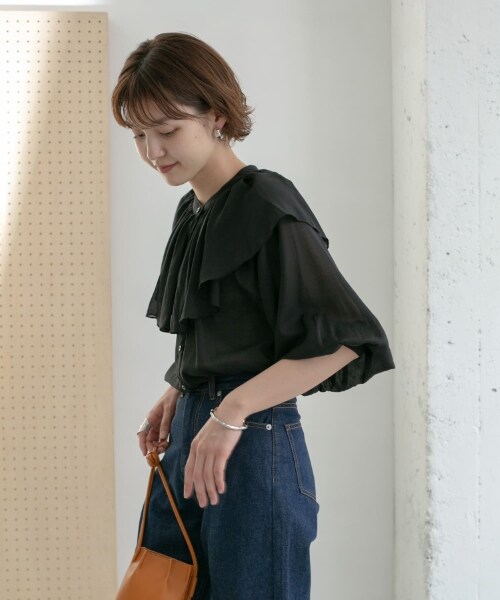 KBF(ケイビーエフ)の「可拆式領片多穿法碎褶罩衫(トップス・レディース・奶油色/深灰膚色/黑色・one)」の5枚目の写真