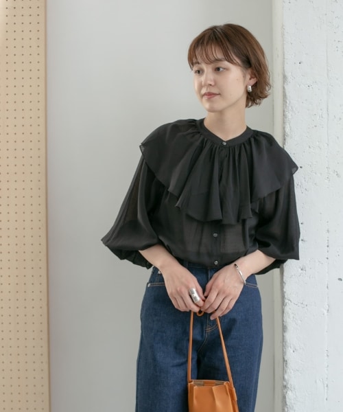 KBF(ケイビーエフ)の「可拆式領片多穿法碎褶罩衫(トップス・レディース・奶油色/深灰膚色/黑色・one)」の4枚目の写真