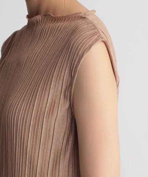 Andemiu（アンデミュウ）の「プリーツメロウカットソー（トップス・オフホワイト/ブラック/ベージュ・F）」の17枚目の写真