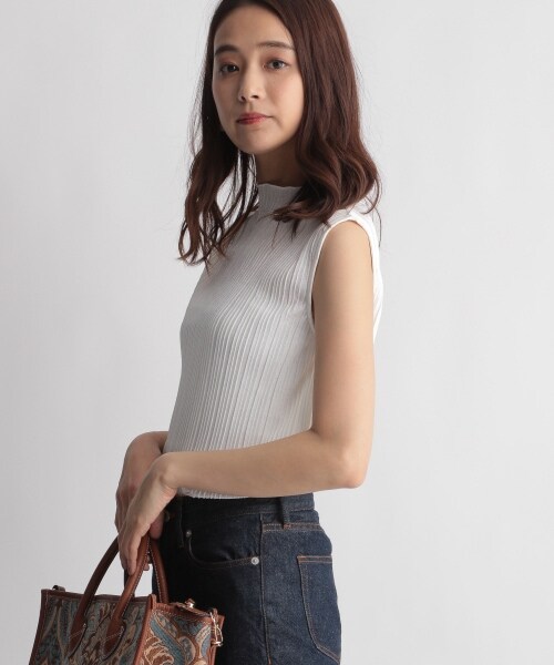 Andemiu（アンデミュウ）の「プリーツメロウカットソー（トップス・オフホワイト/ブラック/ベージュ・F）」の6枚目の写真