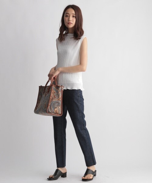 Andemiu（アンデミュウ）の「プリーツメロウカットソー（トップス・オフホワイト/ブラック/ベージュ・F）」の9枚目の写真