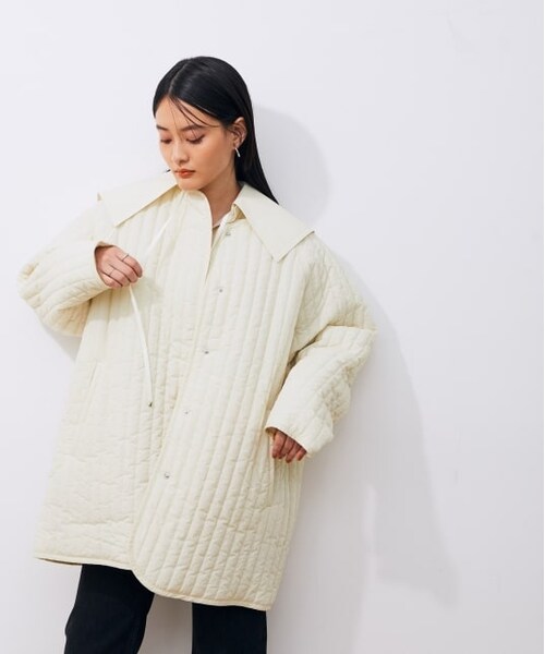 ADAM ET ROPE'（アダムエロペ）の「【WEB限定】縦キルティングブルゾン（ジャケット/アウター・レディース・ブラック/オフホワイト/グリーン系・F）」の2枚目の写真