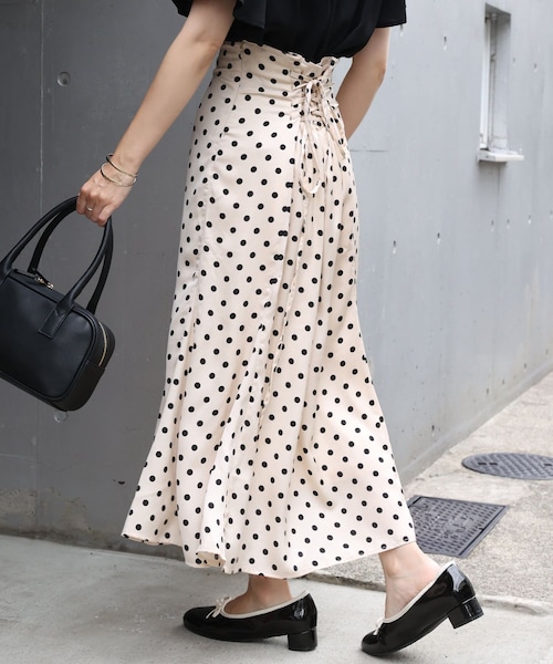 one after another NICE CLAUP(ワンアフターアナザーナイスクラップ)の「後ろレースアップアソートスカート(スカート・レディース・ホワイト/アイボリー/ホワイト系その他/ブラック系その他/ブラック・0)」の1枚目の写真