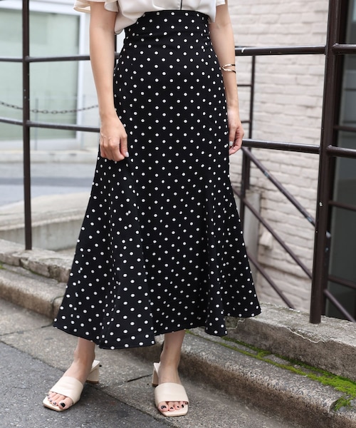 one after another NICE CLAUP(ワンアフターアナザーナイスクラップ)の「後ろレースアップアソートスカート(スカート・レディース・ホワイト/アイボリー/ホワイト系その他/ブラック系その他/ブラック・0)」の2枚目の写真