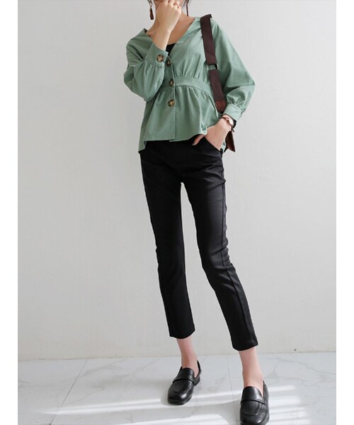 Cozyyoung（コージーヤング）の「2021夏スリムスーツ九分丈パンツ（その他パンツ・レディース・ブラック/ベージュ・S）」の4枚目の写真