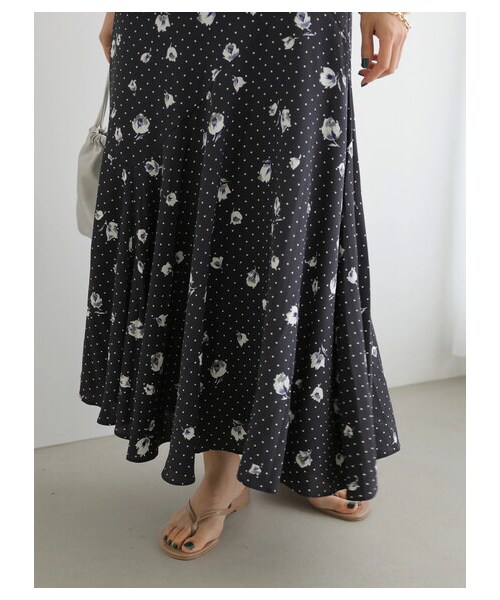 AMERICAN HOLIC（アメリカンホリック）の「切り替えフレアロングスカート（スカート・チャコールグレー/サックスブルー/ドット・M/L）」の5枚目の写真
