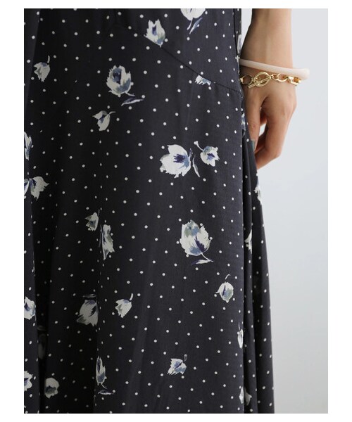 AMERICAN HOLIC（アメリカンホリック）の「切り替えフレアロングスカート（スカート・チャコールグレー/サックスブルー/ドット・M/L）」の6枚目の写真