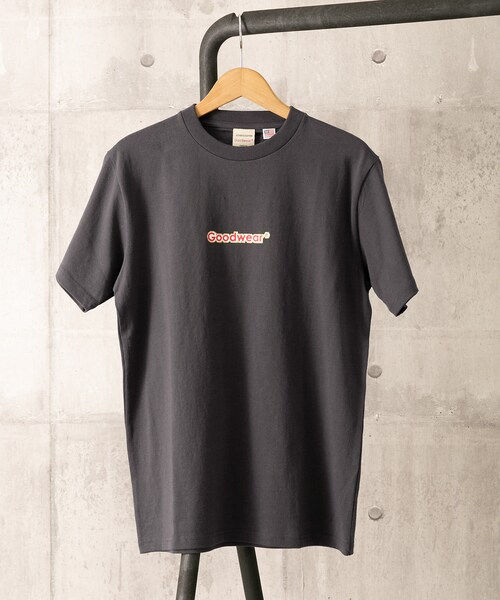Goodwear(Since1983)(グッドウェア)の「Goodwear ロゴプリントショートスリーブTシャツ(その他・メンズ・BEIGE/CHARCOAL/BLACK/WHITE・M/L/S/XL)」の4枚目の写真