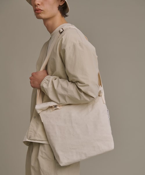 BURLAP OUTFITTER（バーラップアウトフィッター）の「【別注】BURLAP OUTFITTER×DOORS CVS SHOULDER（その他・メンズ・Olive/Black/Natural・one）」の2枚目の写真