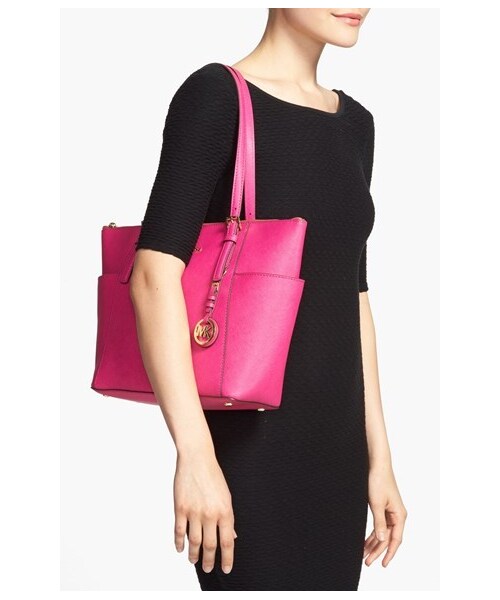 MICHAEL KORS（マイケルコース）の「MICHAEL Michael Kors 'Jet Set' Leather Tote（トートバッグ・レディース・Luggage/Black/Dark Dune/Navy）」の5枚目の写真