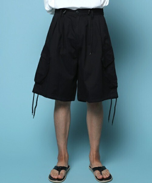 D'MENS by DHOLIC(ディーメンズ)の「ワイドカーゴハーフパンツ(カーゴパンツ・メンズ・ベージュ/ブラック/グリーン・M/L)」の2枚目の写真