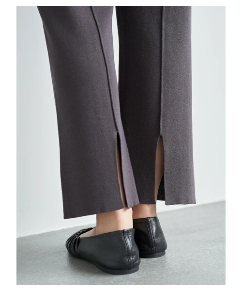 earth music&ecology（アースミュージックアンドエコロジー）の「バックスリットニットパンツ（パンツ・チャコールグレー/ベージュ/モカ・F）」の11枚目の写真