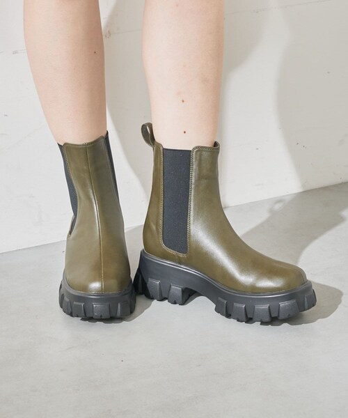 Chico（チコ）の「サイドゴアボリュームショートブーツ（ブーティ・レディース・カーキ/ブラック・S/M/L）」の2枚目の写真
