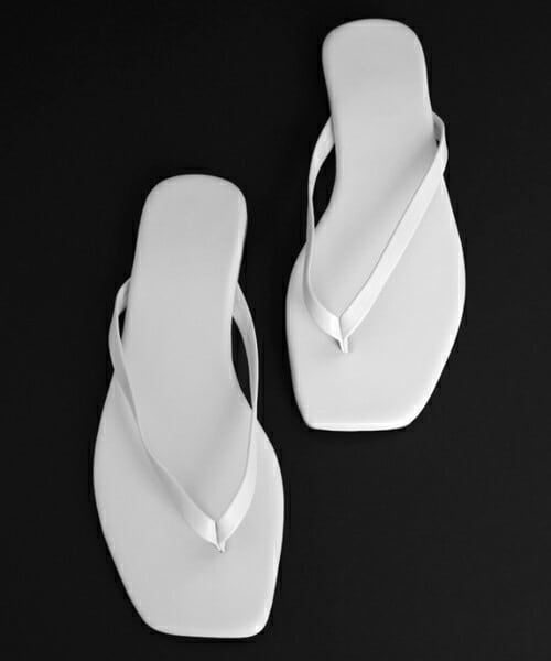 DHOLIC（ディーホリック）の「スクエアフリップフロップサンダル・全9色（サンダル・レディース・ブラック/ホワイト/その他/ブラウン/オレンジ/ベージュ/グレー/ピンク/イエロー・230/235/240/245/250）」の2枚目の写真