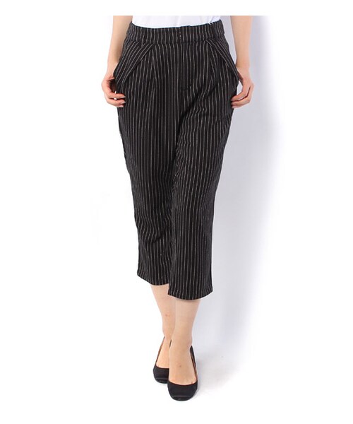 PAGEBOY（ページボーイ）の「変形タックテーパードアンクル丈パンツ（パンツ・レディース・ブラック/ブラック系/ネイビー/ネイビー系）」の2枚目の写真