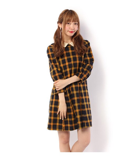 PAGEBOY(ページボーイ)の「衿付き7分袖フレアワンピース(ワンピース/ドレス・レディース・ブラック/イエロー系/ネイビー/ネイビー系)」の4枚目の写真