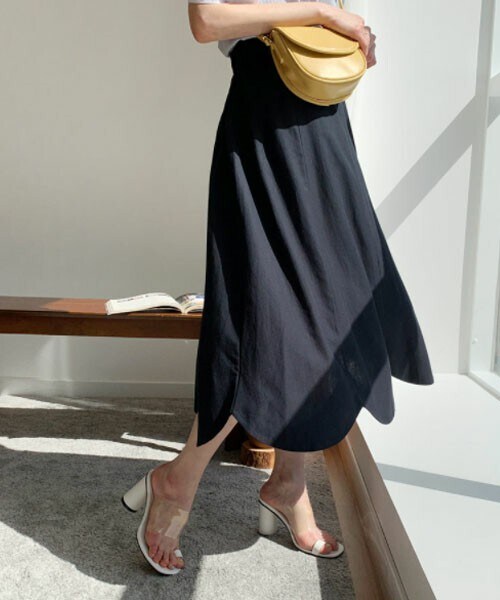 DHOLIC（ディーホリック）の「リネン混スカラップヘムカート（スカート・レディース・グリーン/ブラック・ONESIZE）」の2枚目の写真