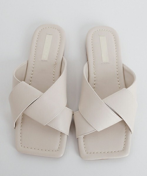 DHOLIC（ディーホリック）の「ツイストスライドサンダル・全4色（サンダル・レディース・ブラウン/ホワイト/ブラック/パープル・225/230/235/240/245/250）」の2枚目の写真