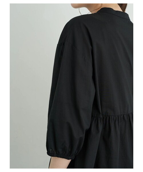 earth music&ecology（アースミュージックアンドエコロジー）の「ティアードピンタックチュニック（ワンピース/ドレス・オフホワイト/ブラック/ライトベージュ・F）」の7枚目の写真