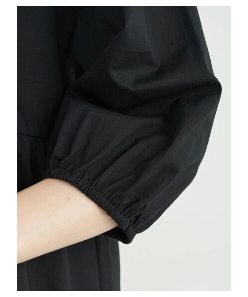 earth music&ecology（アースミュージックアンドエコロジー）の「ティアードピンタックチュニック（ワンピース/ドレス・オフホワイト/ブラック/ライトベージュ・F）」の8枚目の写真